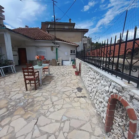 Aleko بيت ضيافة Gjirokastër